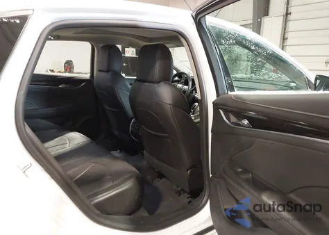 2017 Buick Lacrosse Essence z USA, uszkodzony, nr VIN 1G4ZP5SS4HU189573